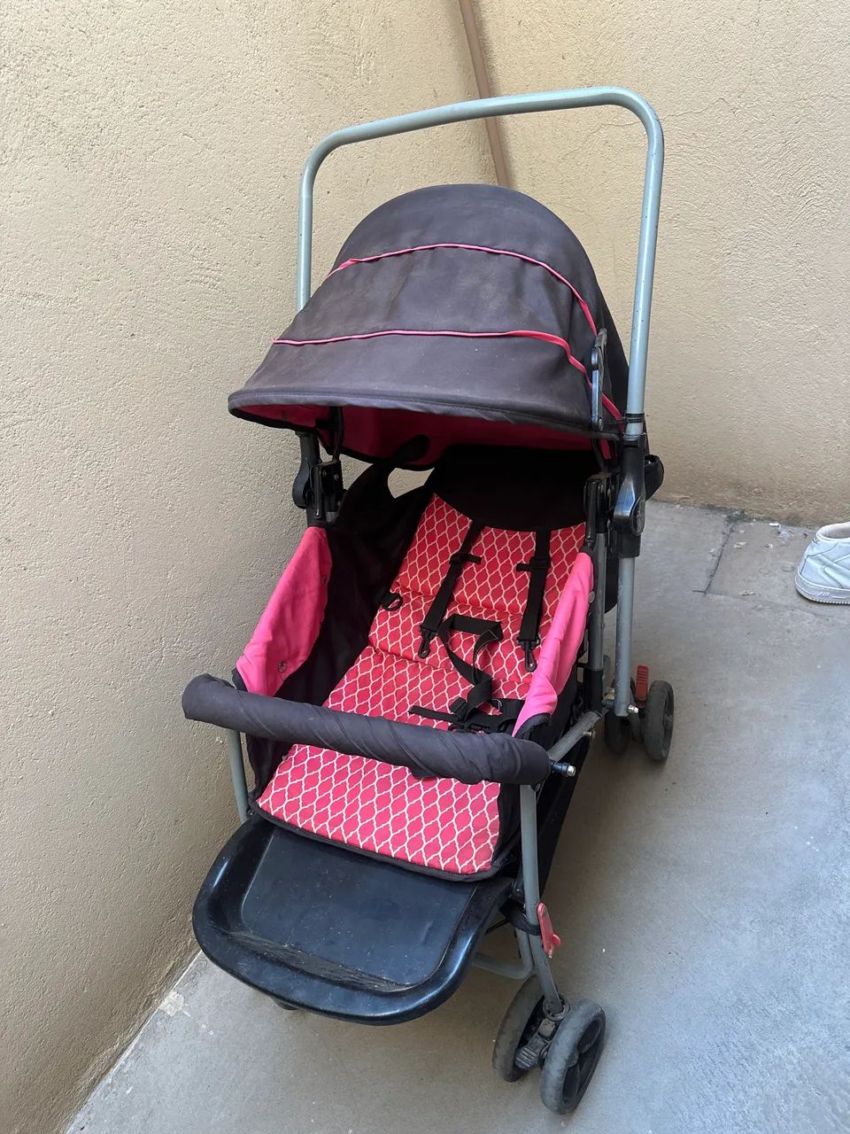 Vendo carrinho de bebê conservado  - Foto 4