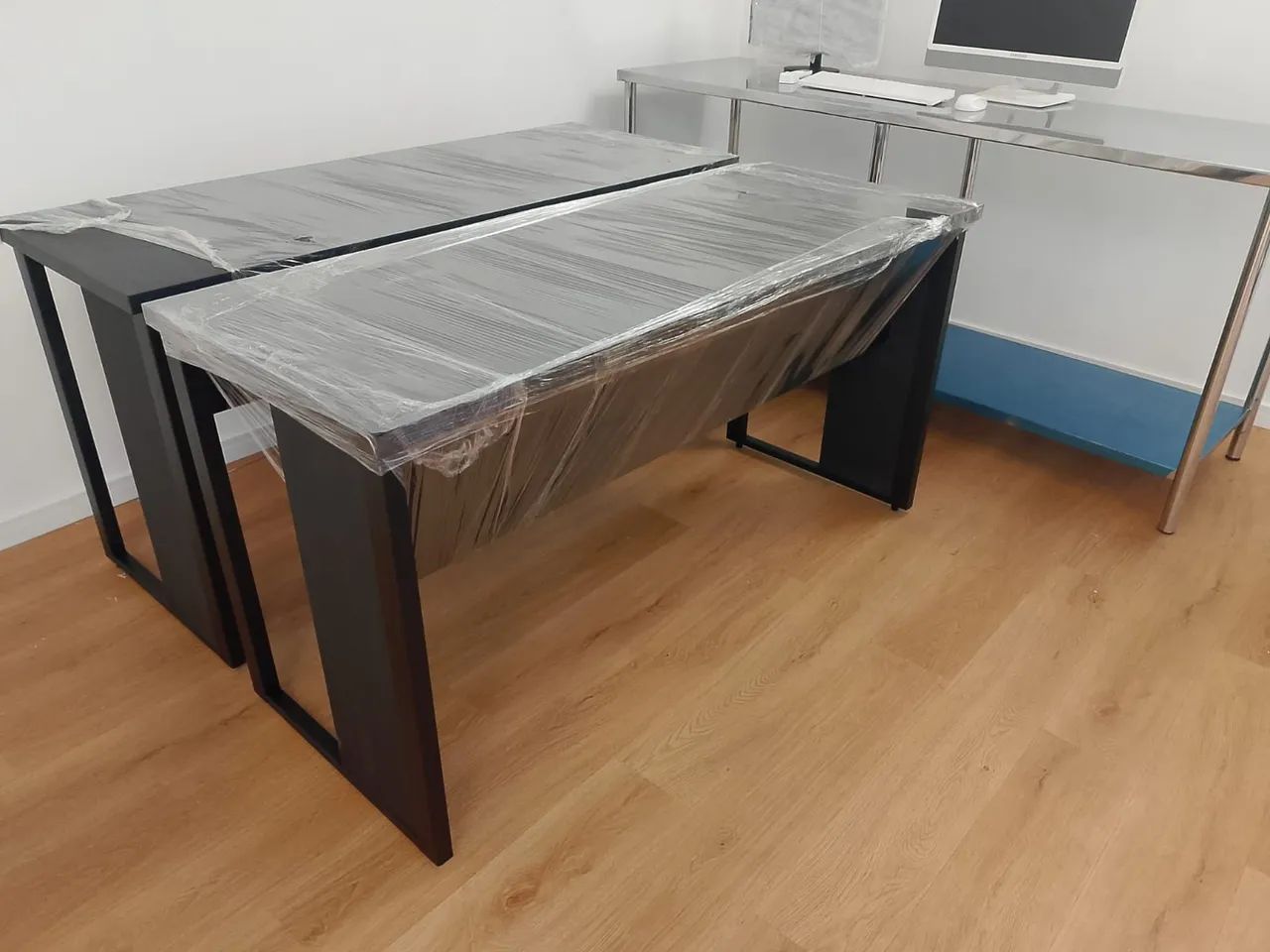 Black Office Desk429414357119815681