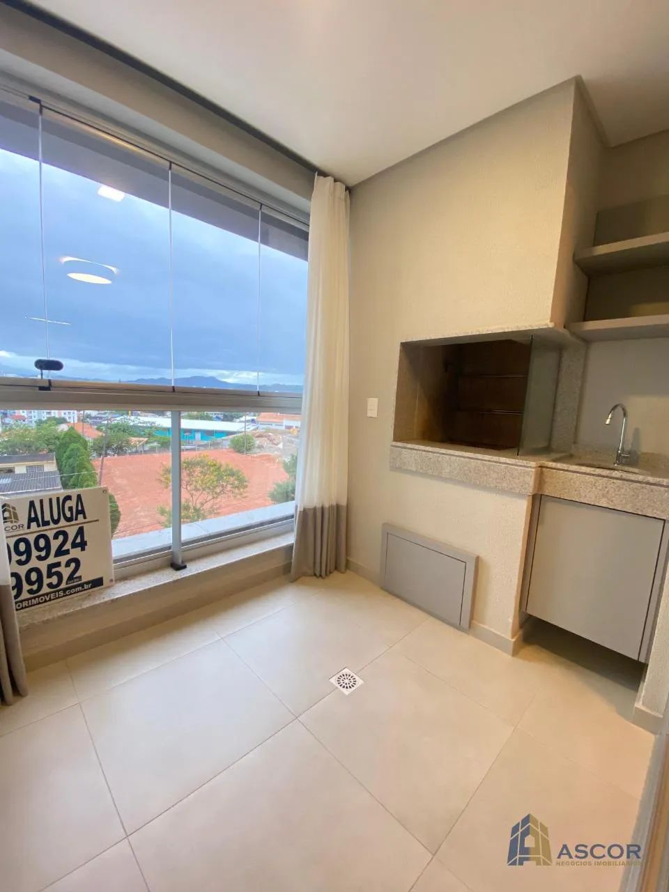 Apartamento com 2 dormitórios mobiliado e decorado - 70m² de área privativa - Foto 5
