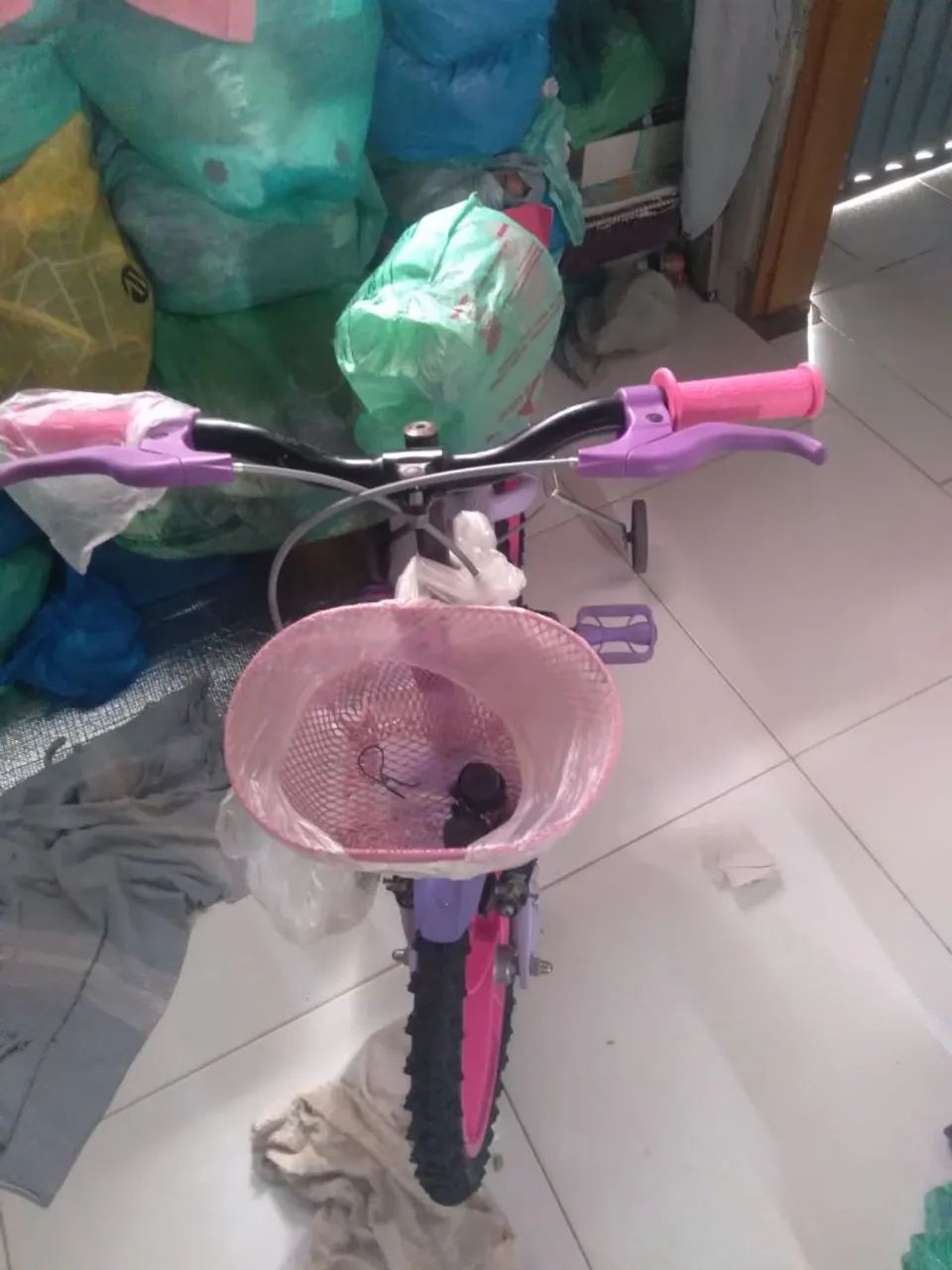 Bicicleta rosa de criança  - Foto 2