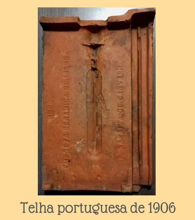 Telha portuguesa com 120 anos