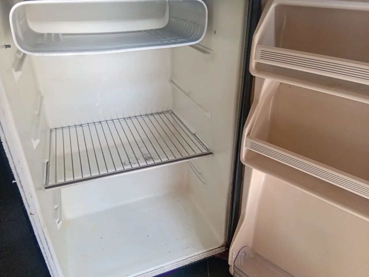 Frigobar Mini geladeira a venda  - Foto 4