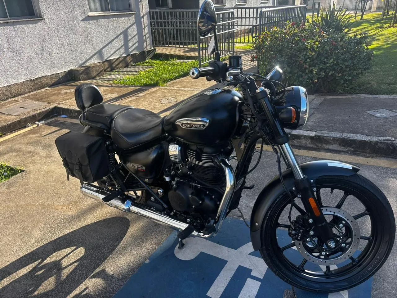 Royal Enfield Meteor 350 Stellar Black