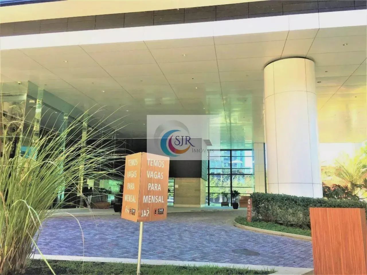 Sala comercial de 426,42 m² com 13 vagas de garagem, piso elevado, forro modular e ar cond - Foto 4