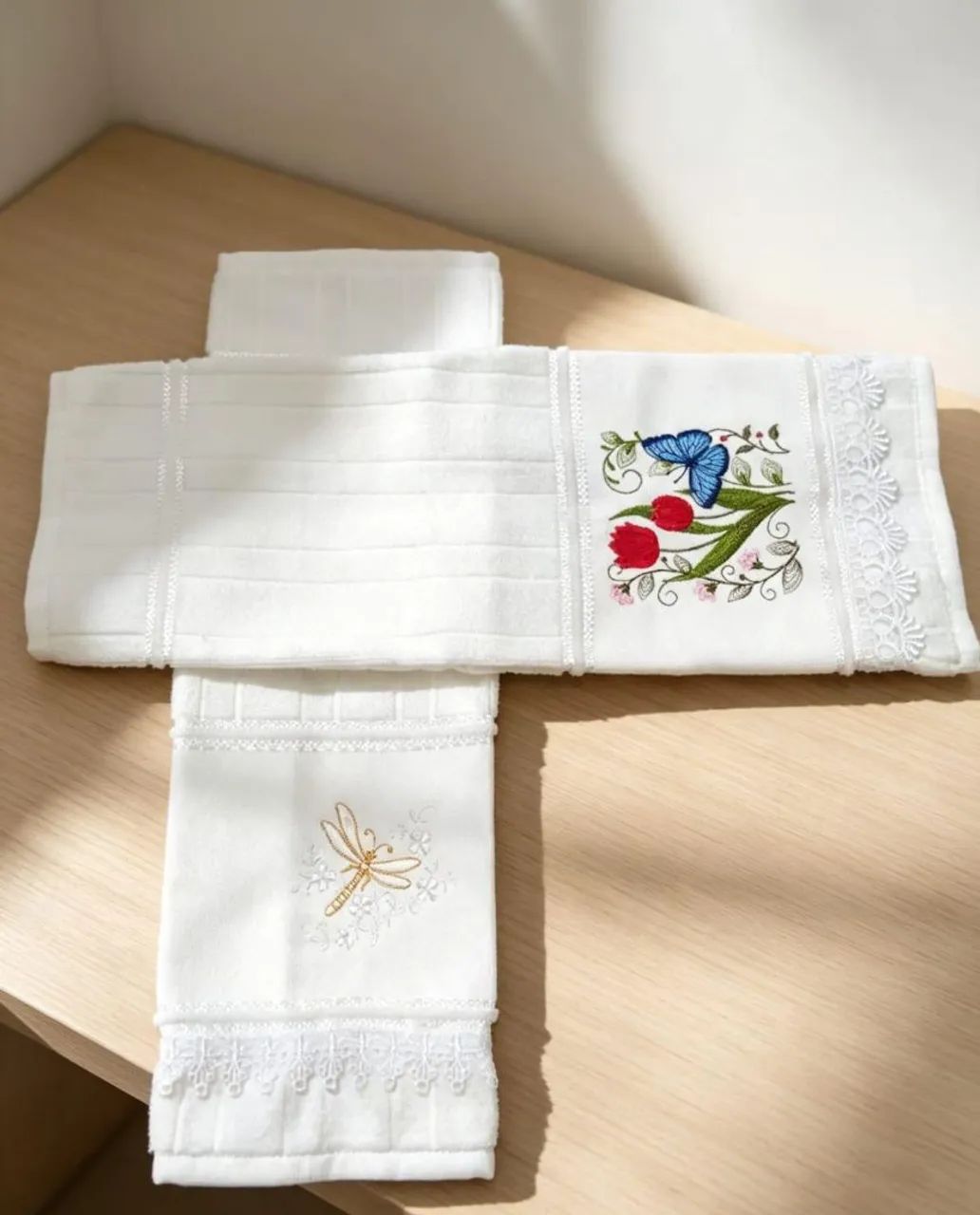 kit 2 toalhas de lavabo bordadas 