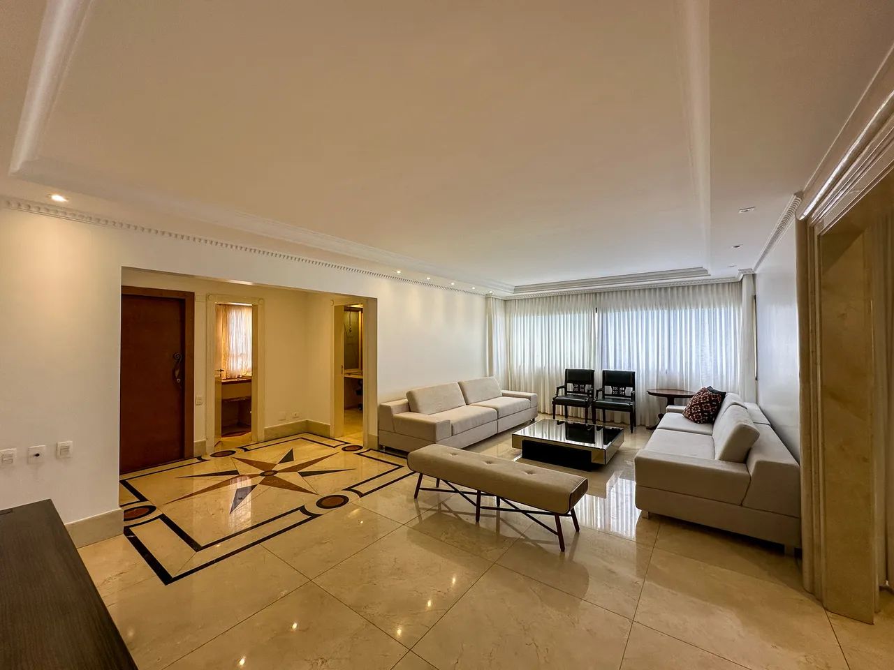 Apartamento com 04 suítes para locação no Setor Oeste