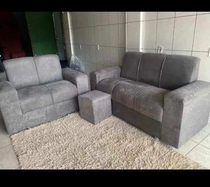 Sofá confortável 2e3 lugares acompanha um puff - Foto 2