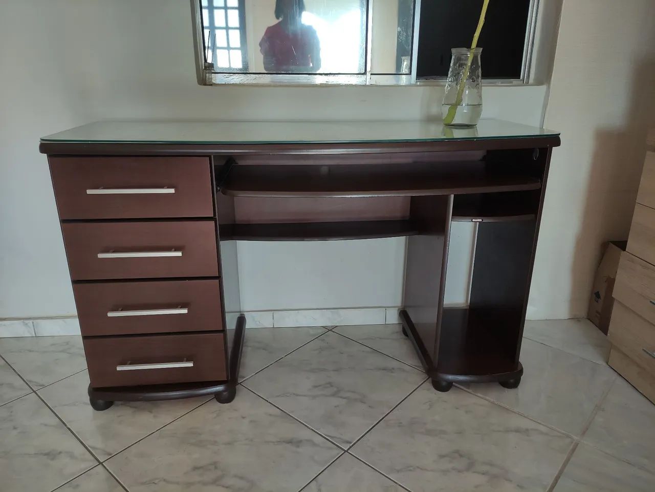 Mesa de escritório com gaveteiros. - Foto 2