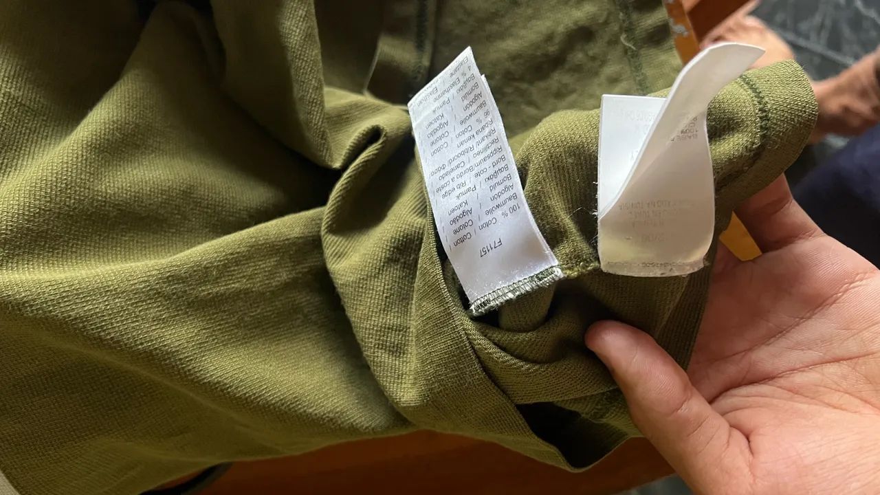 ? CAMISETA LACOSTE ORIGINAL - PRETA, VERDE E CINZA - TAM. M - Foto 2