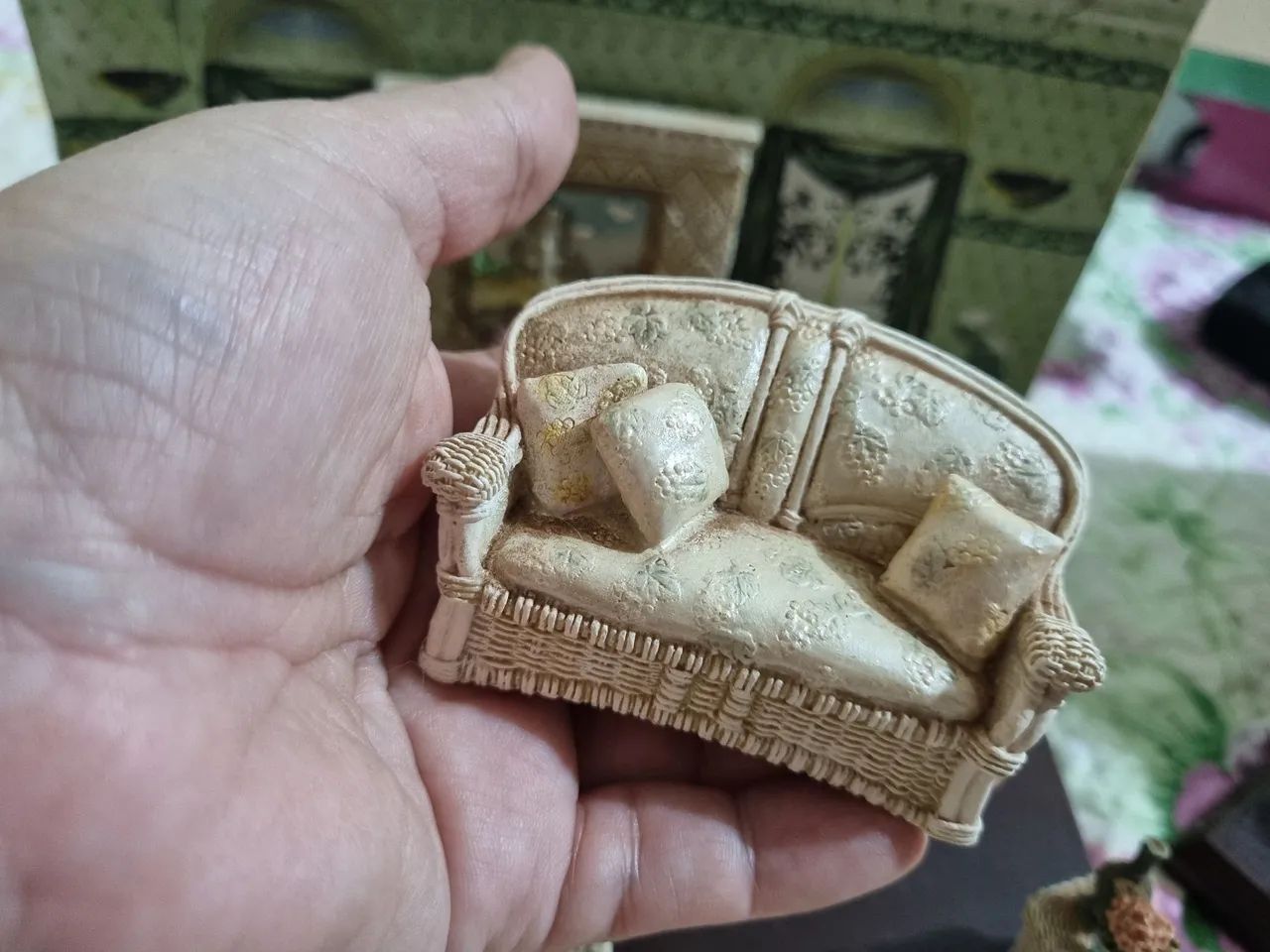 Miniatura sala em resina vintage - Foto 3