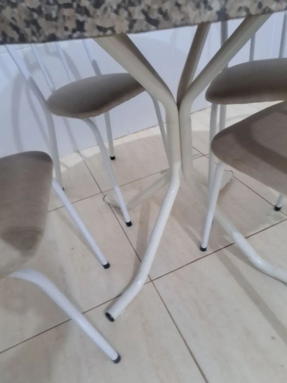 Mesa com 4 cadeiras - Foto 2
