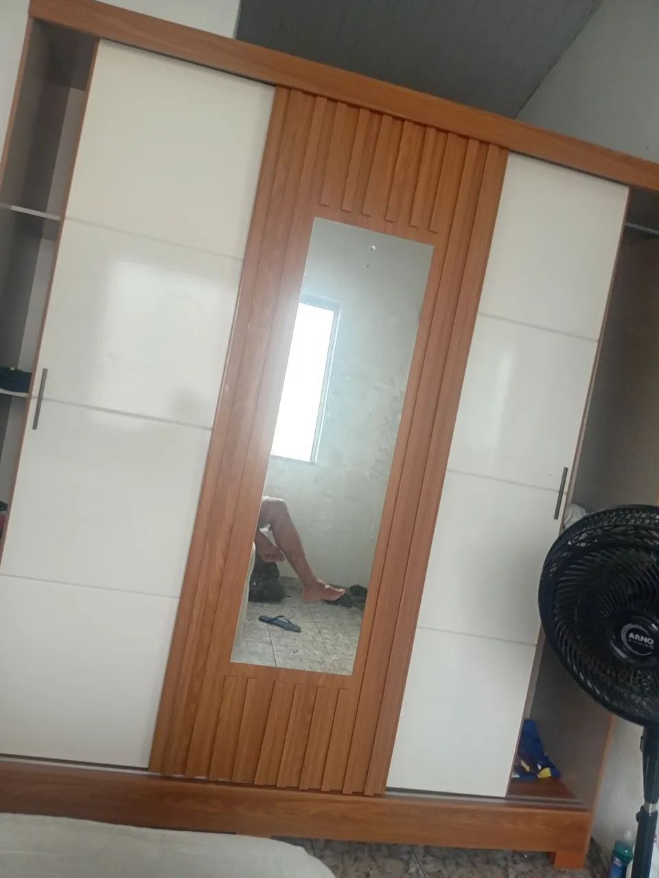 Vendo ou troco, pelo celular. mais volta / quarda roupas 