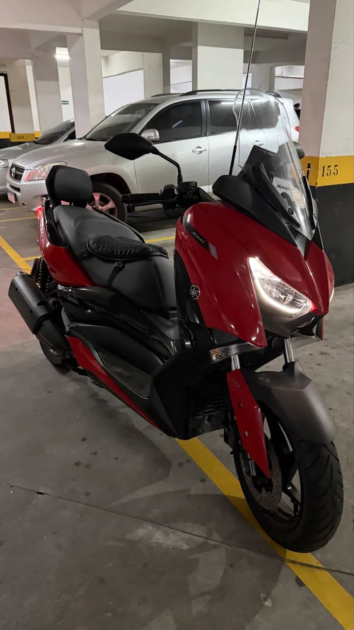 Vendo xmax com acessórios 