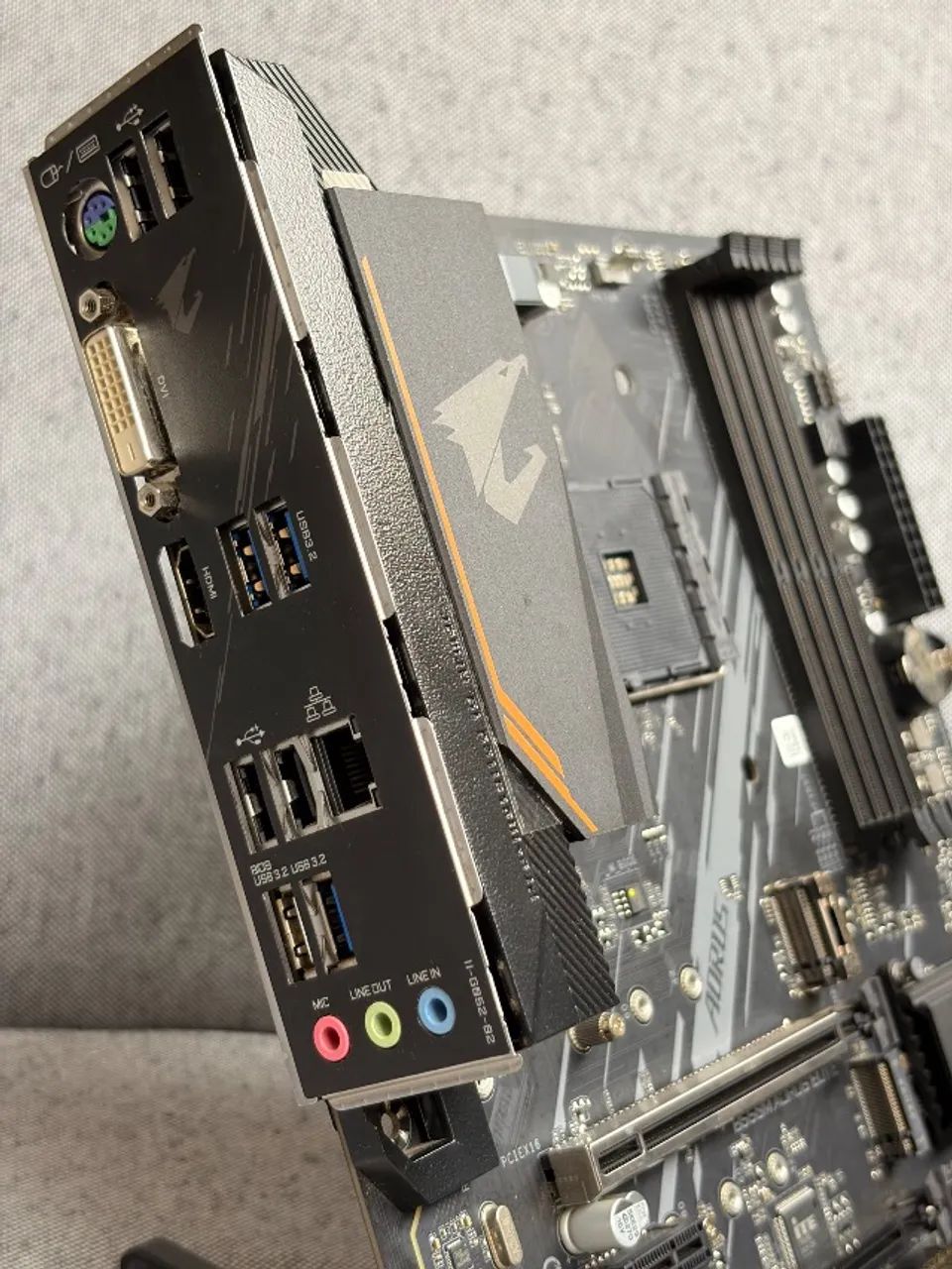 Placa mãe Aorus Elite B550M Amd - Foto 4