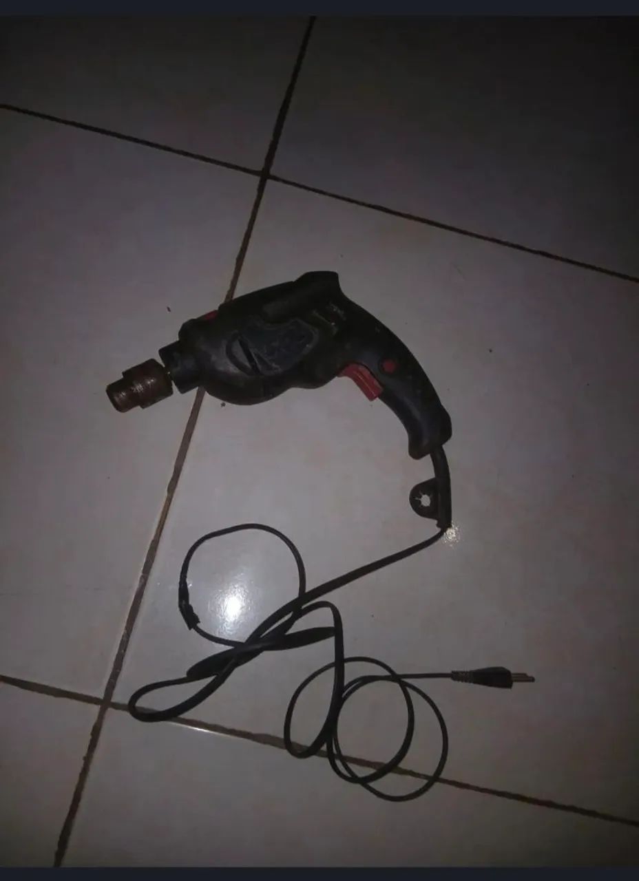Selling this used black SKIL drill