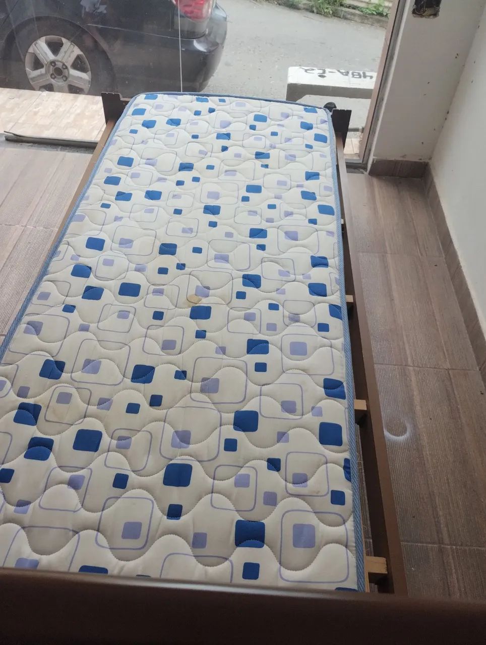 Cama de madeira solteiro com colchão entrega e monta 