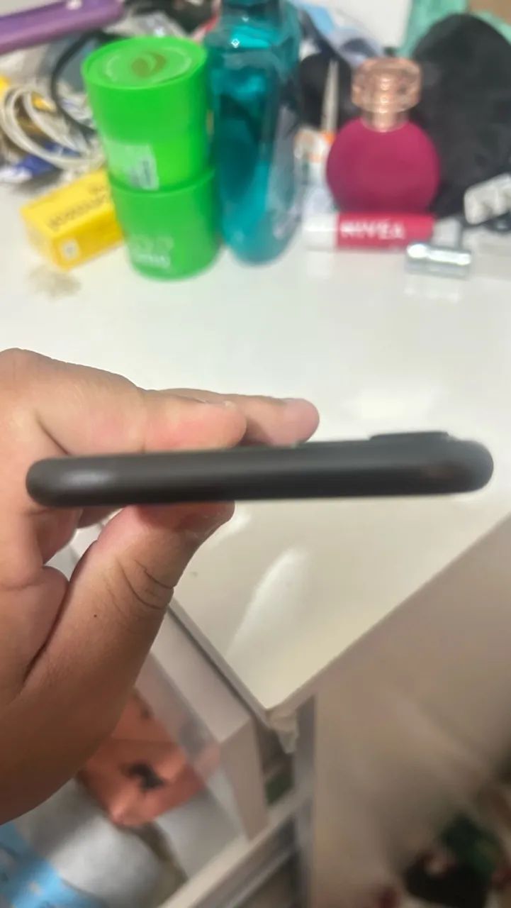 Iphone 11 64 Gb com caixa e carregador - Foto 4