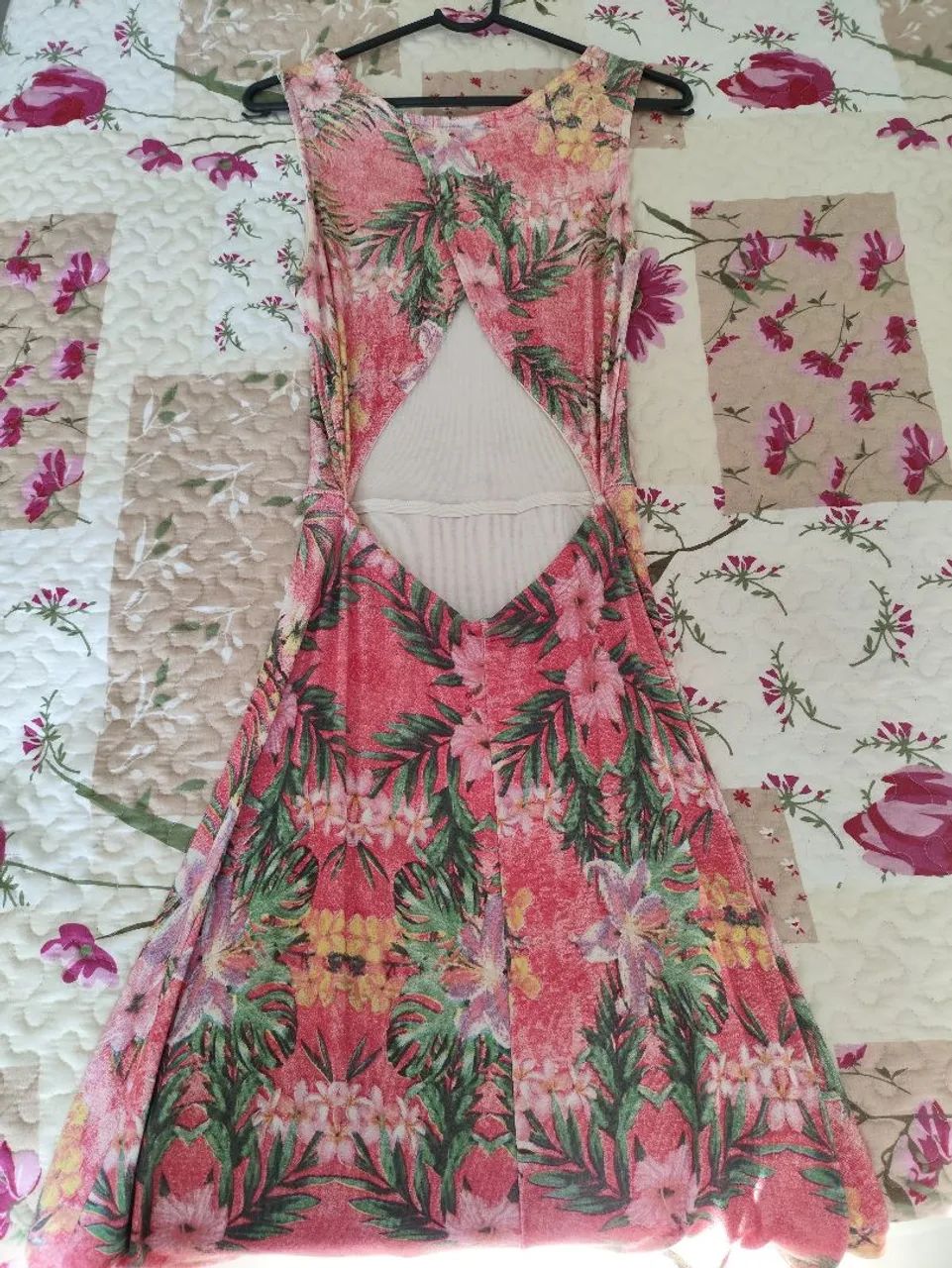 Vestido florido com decote nas costas  - Foto 2