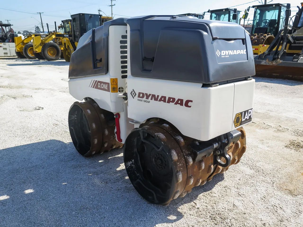 Rolo compactador DYNAPAC D.ONE 2022 com 1.180h de operação - Foto 3
