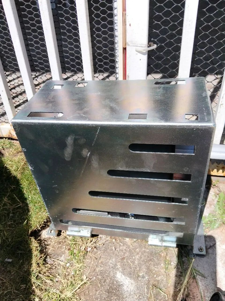 Motor de portão externo..com grade de proteção  - Foto 3