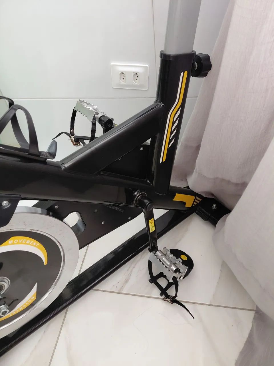 Bicicleta Ergométrica Spinning Novíssima  - Foto 4