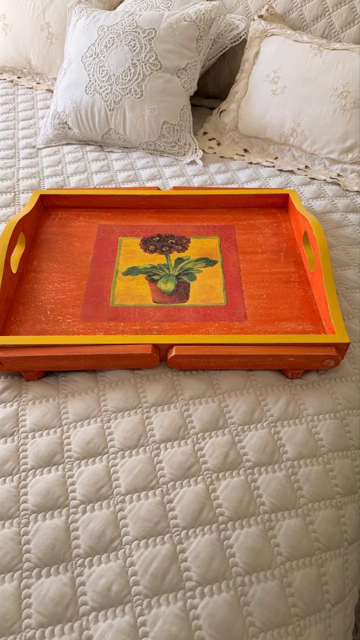 Bandeja de Cama com Alças de Madeira com pintura craquelada - Foto 2