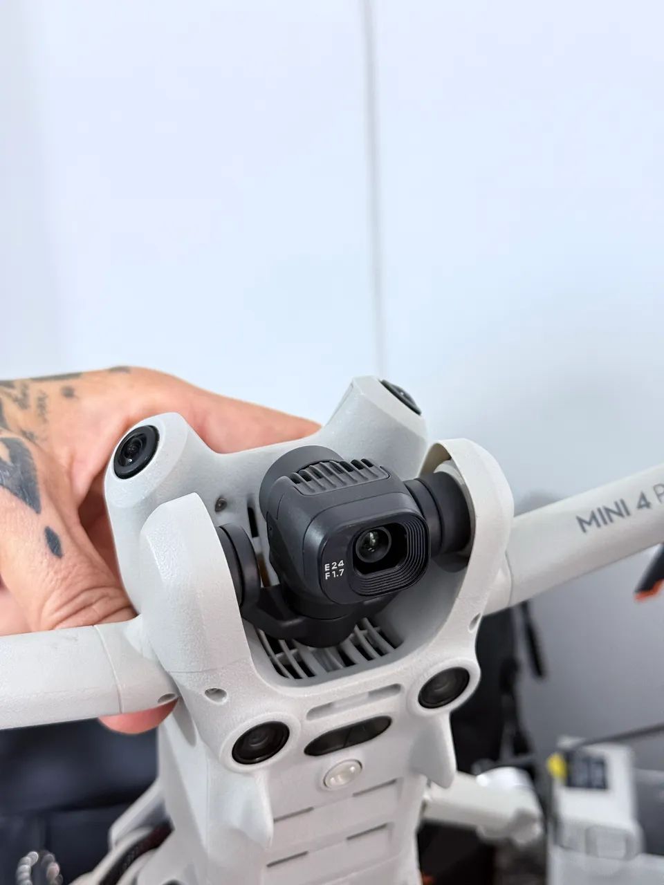 Drone DJI Mini 4 Pro + 3 Baterias + Controle com Tela | Varginha MG - Foto 4