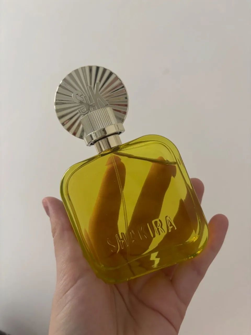 Perfume amarillo Shakira