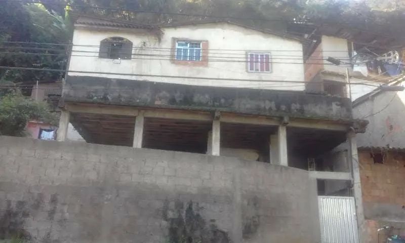 Aluga-se casa 