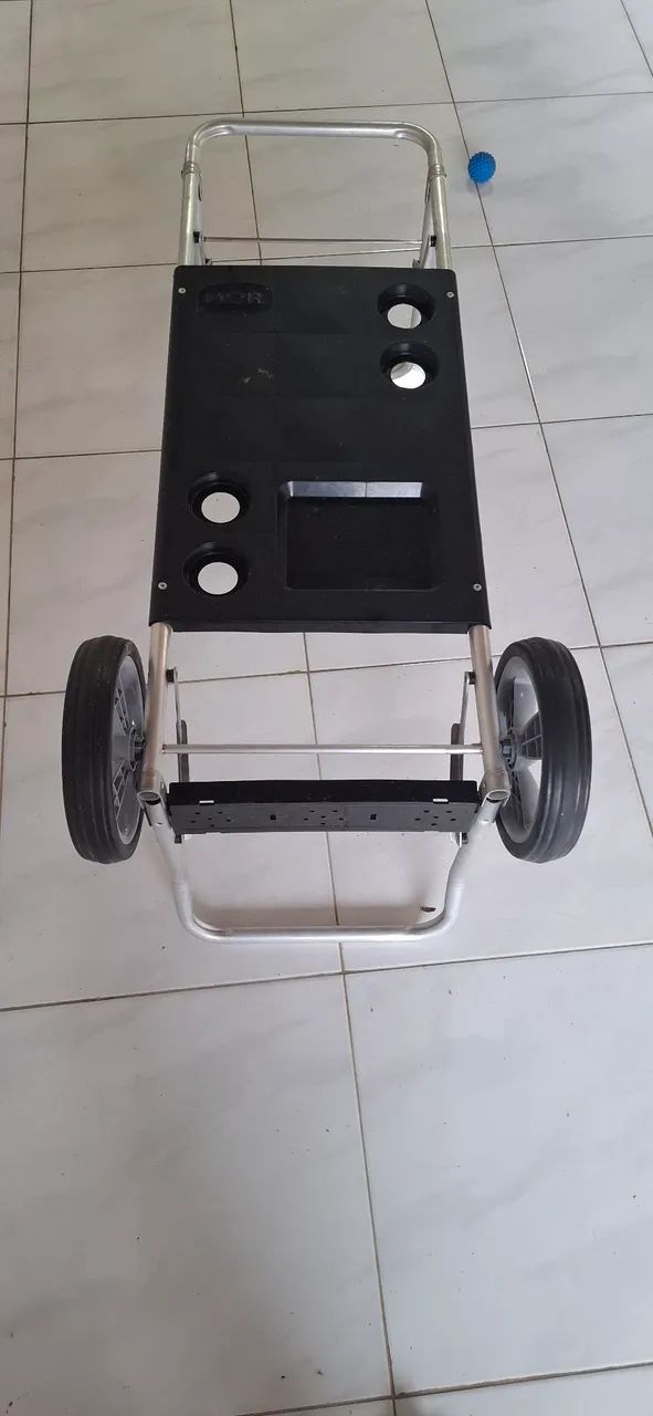 Carrinho de praia para carregar cadeiras - vira mesa. - Foto 3