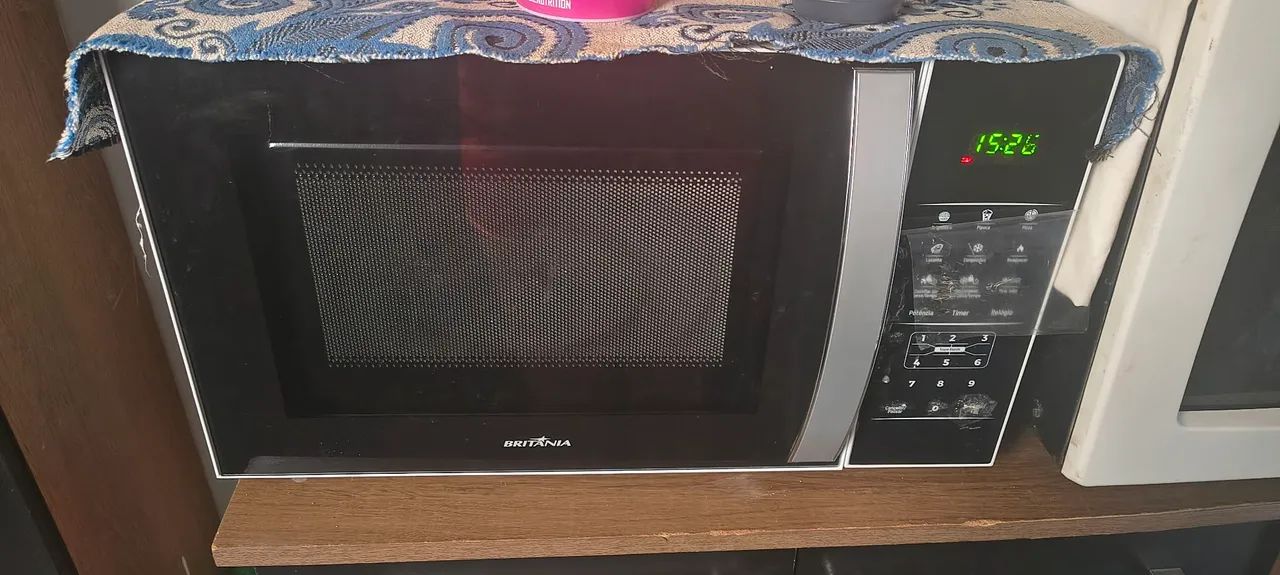 Microondas Britânia 