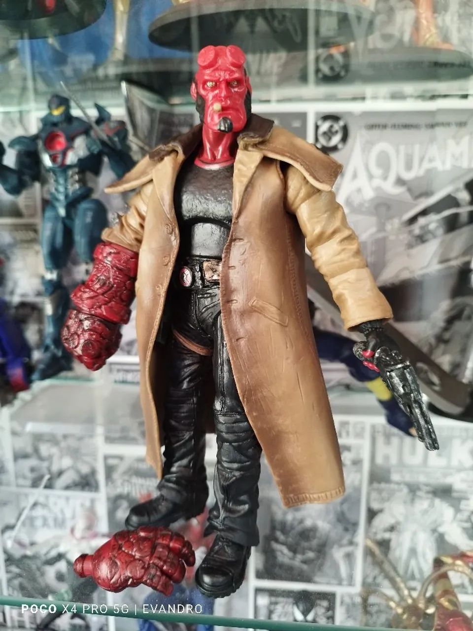 Boneco Hellboy 
