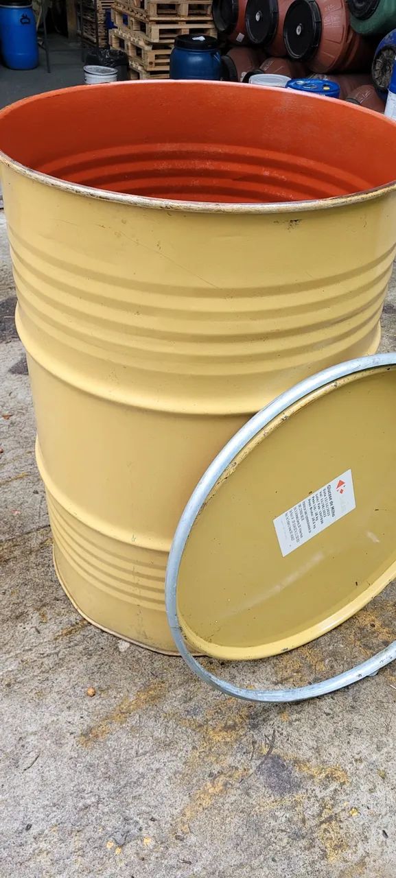 Used 200-liter iron drum with removable lid