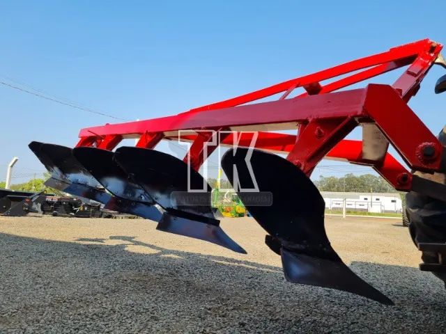 cod. 915 - ARADO DE AIVECA 5 BICOS IKEDA - Tk Tratores Nova Andradina-MS - Foto 4