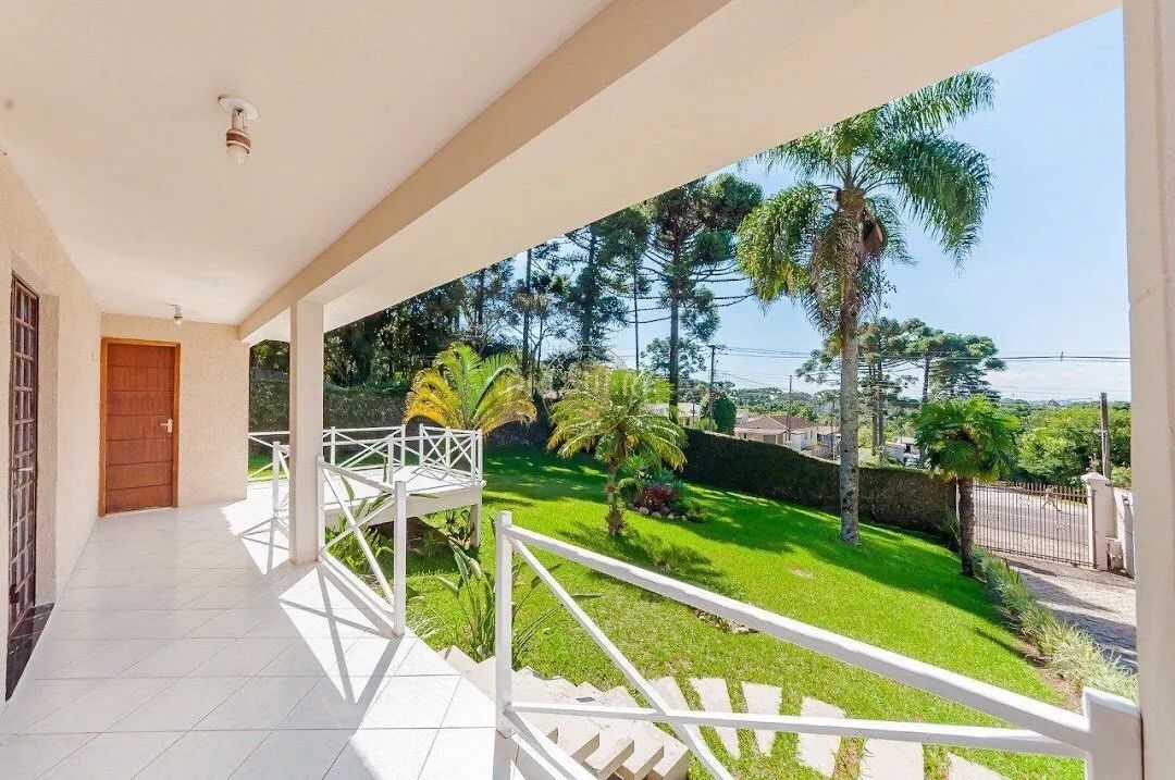 Casa com 4 Quartos e Amplo Terreno de 1.200 m² em Santa Cândida