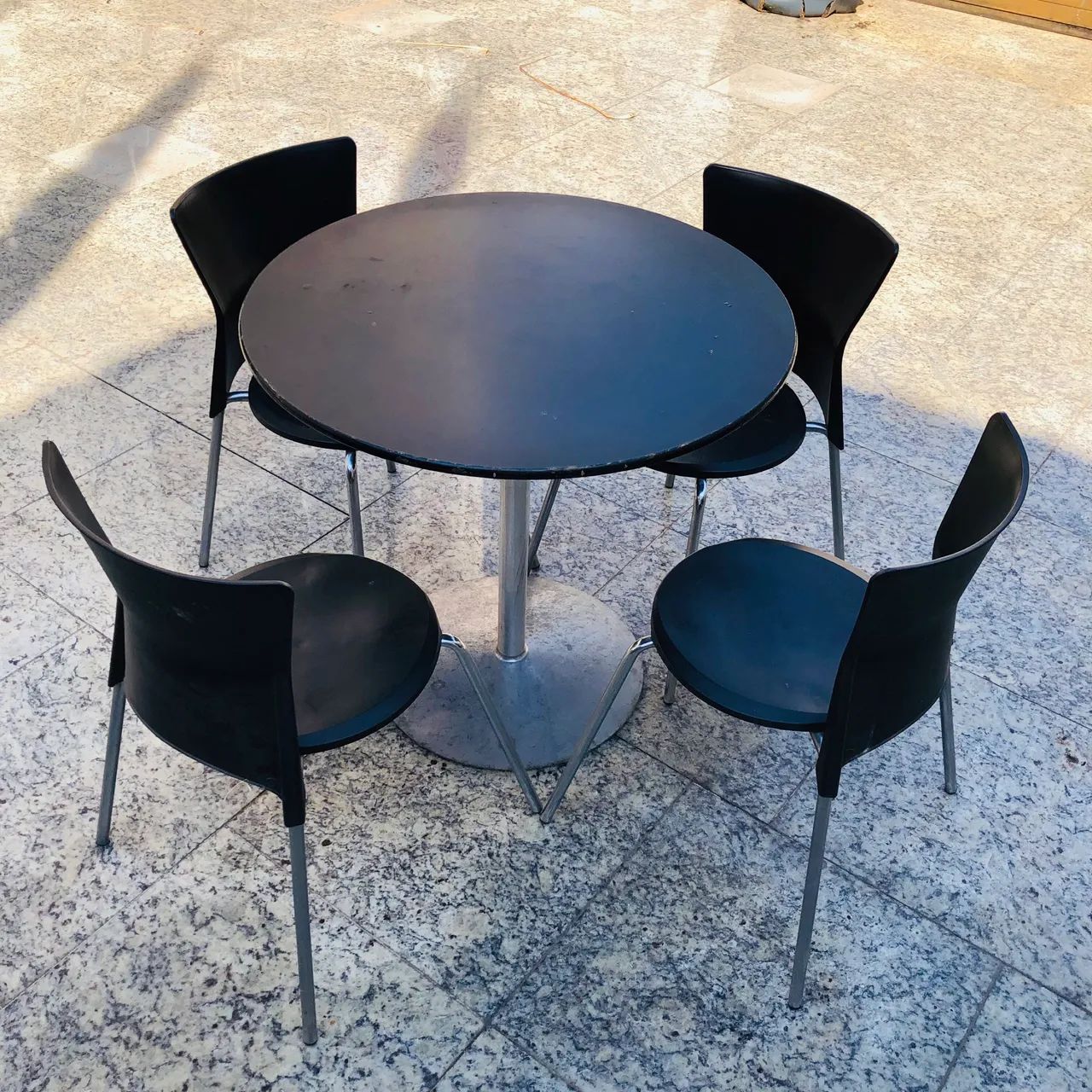 Conjunto Mesa e 4 Cadeiras Modernas: O Novo Coração da Sua Casa! - Foto 5