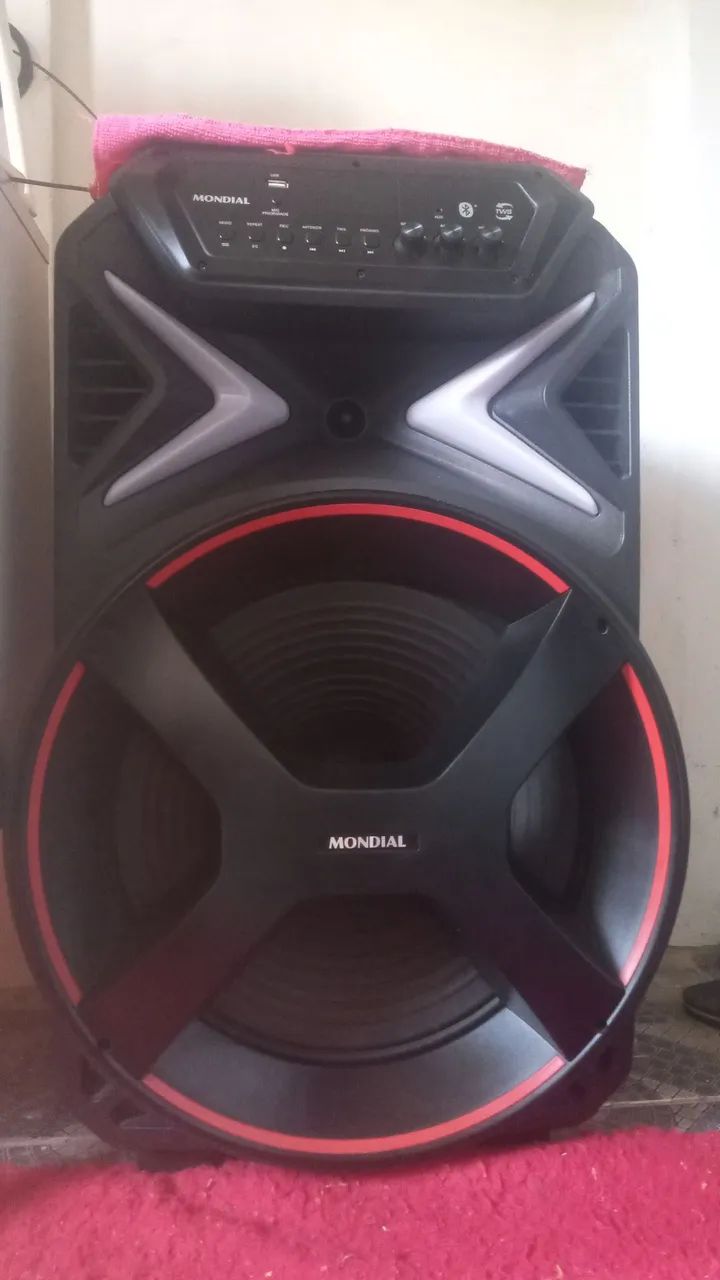 vendo uma caixa de som