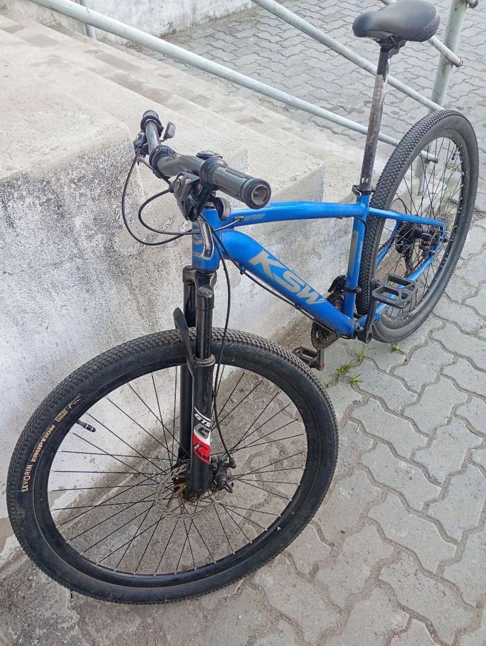 VENDE SE UMA BICICLETA 