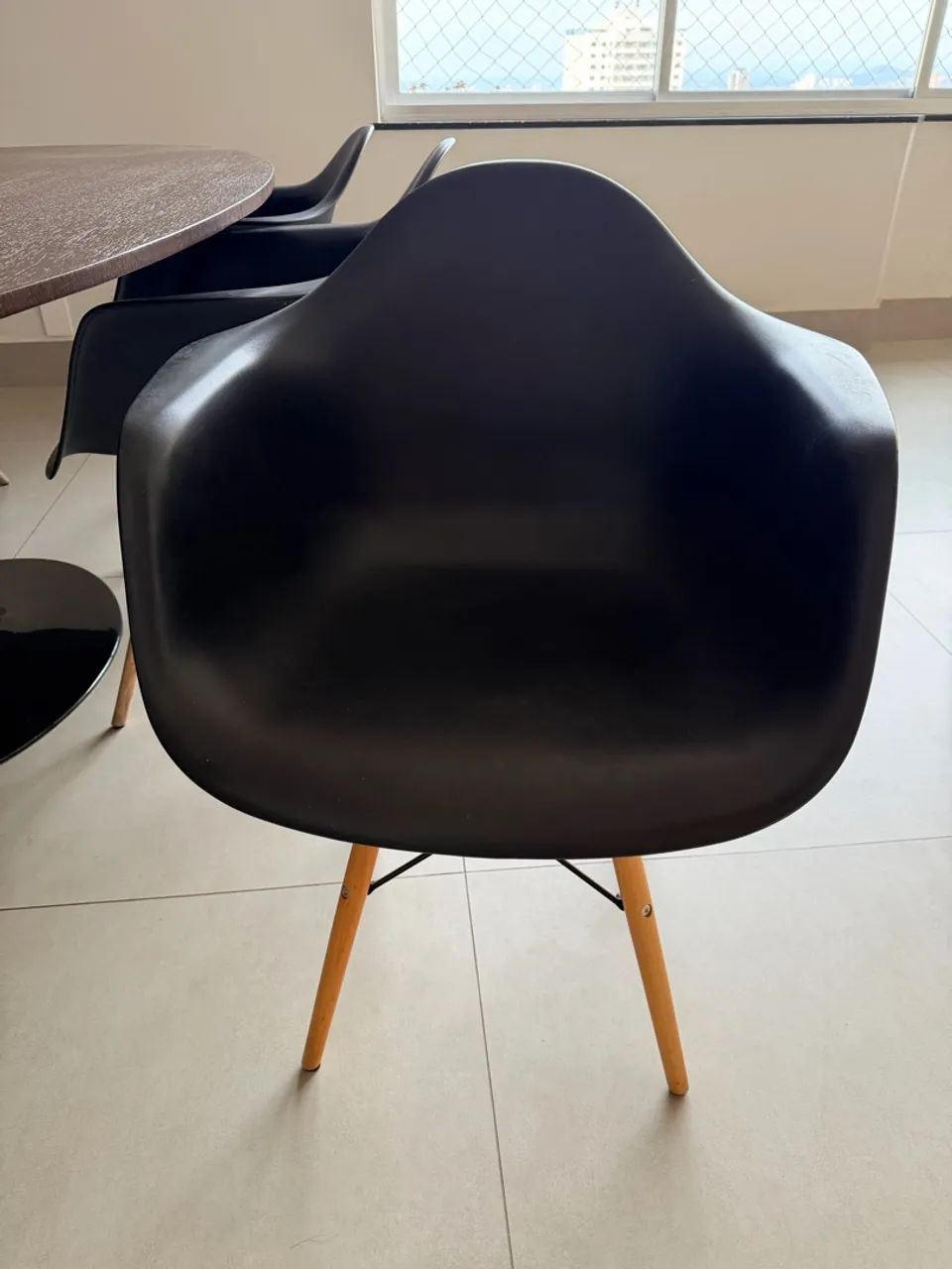 Vendo 6 cadeiras usadas  Eames Eiffel! Lindas em otimo estado  - Foto 2