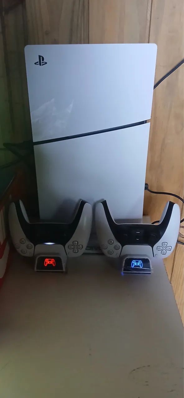 PlayStation 5 com 2 controles 