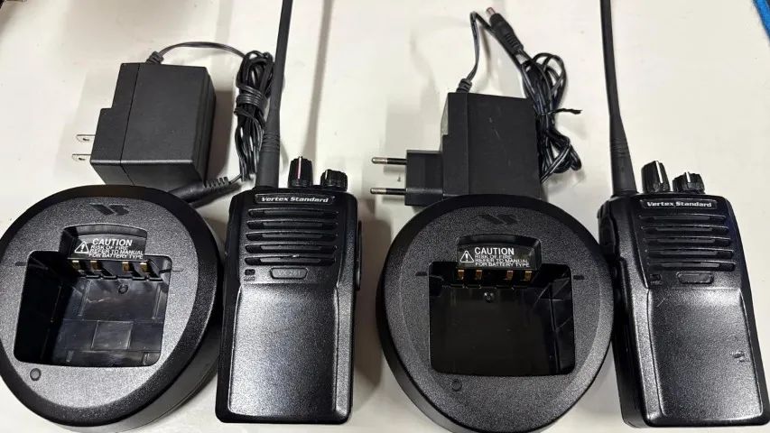 Par de rádios vertex UHF VX-261 - Foto 2