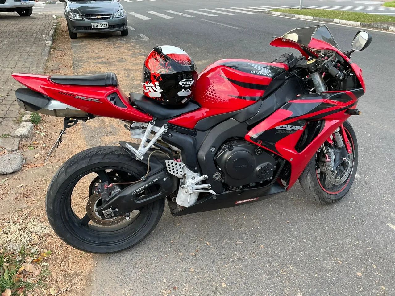 CBR 1000 RR Fireblade ? um avião, muito bem cuidada e com baixa quilometragem! ? - Foto 4