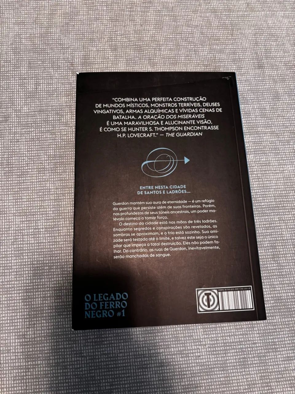 Livro a oração dos miseráveis  - Foto 2