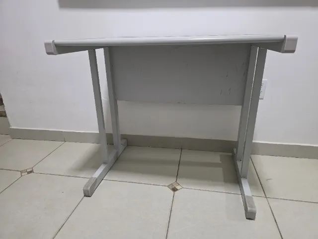 Mesa de escritório retangular cinza claro - Foto 3