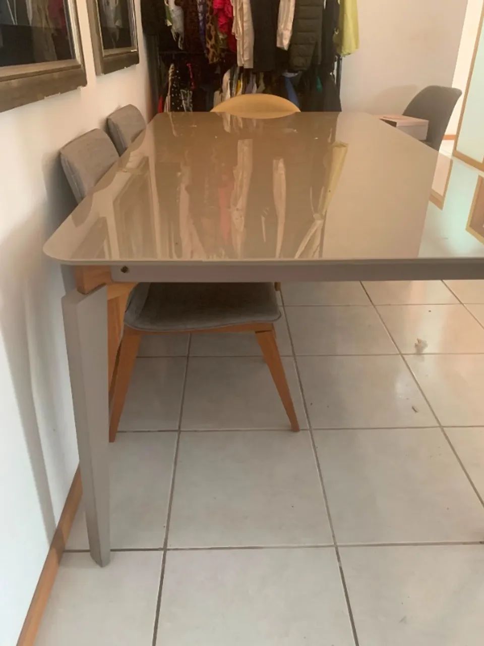 Mesa jantar 6 lugares laqueada com base em madeira e tampo mdf com vidro (trincado) - Foto 4