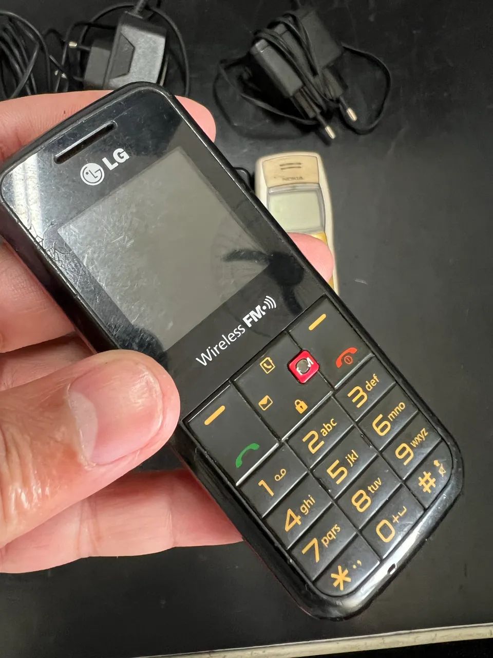 Lote de 4 celulares antigos funcionando  - Foto 4