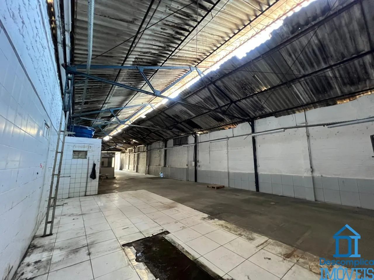 Galpão de 385m² na Av. Norte  Estacionamento e Pronto para Uso Comercial - Foto 2