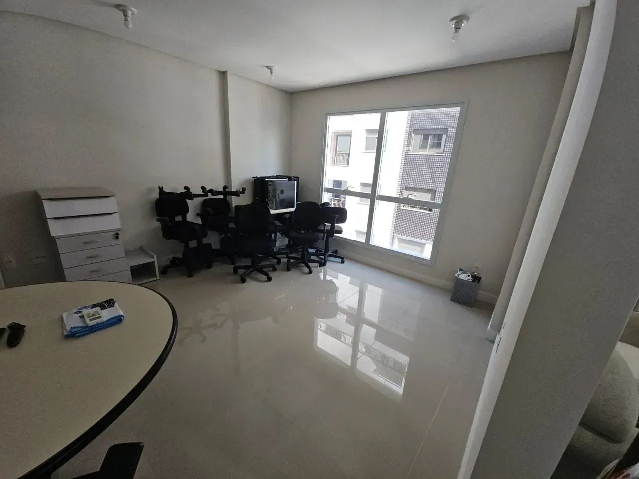 SALA COMERCIAL PARA LOCAÇÃO  55m² | MOBILIADA | 2 VAGAS DE GARAGEM