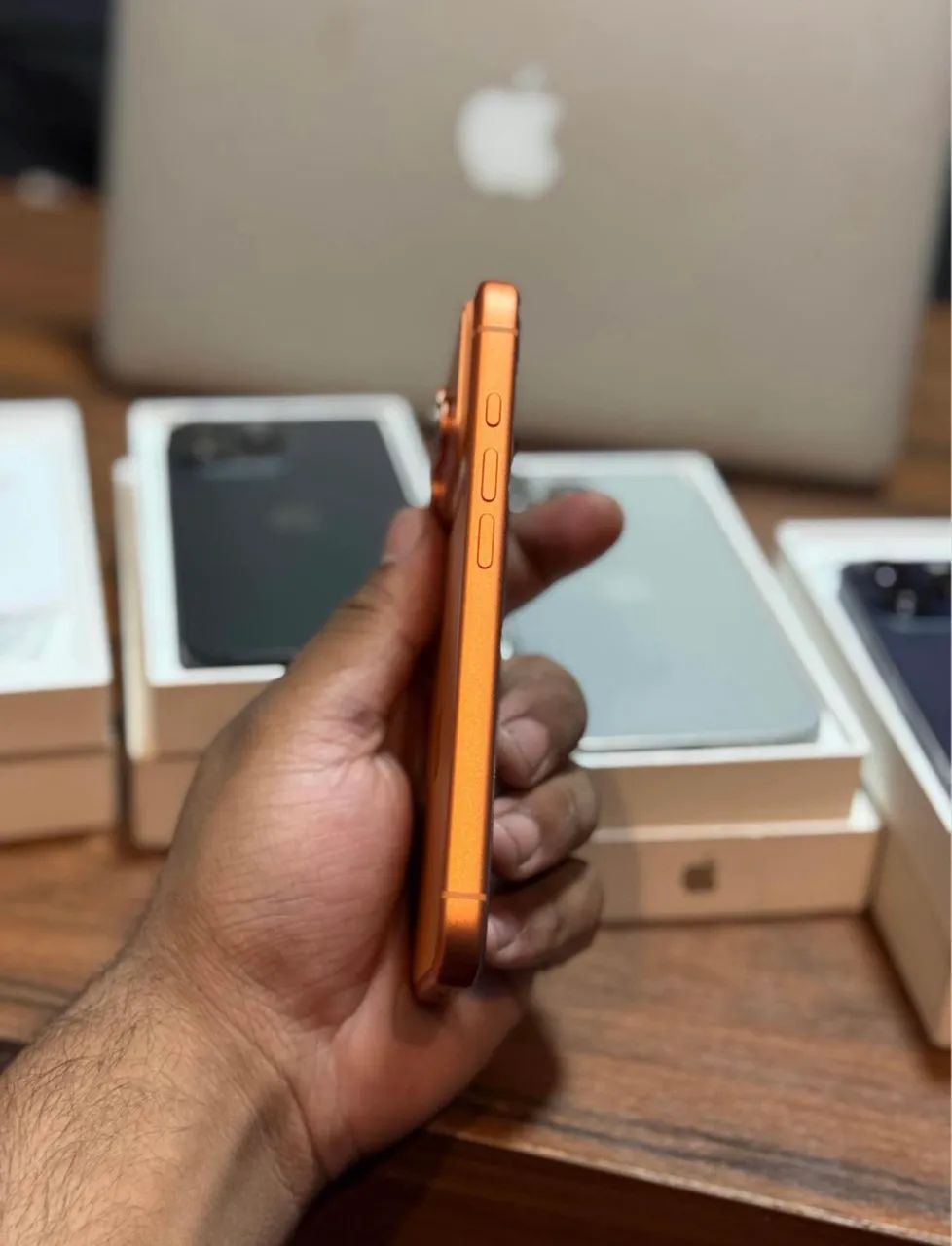 iPhone 14 Pro na carcaça do 17 pro  - Foto 3