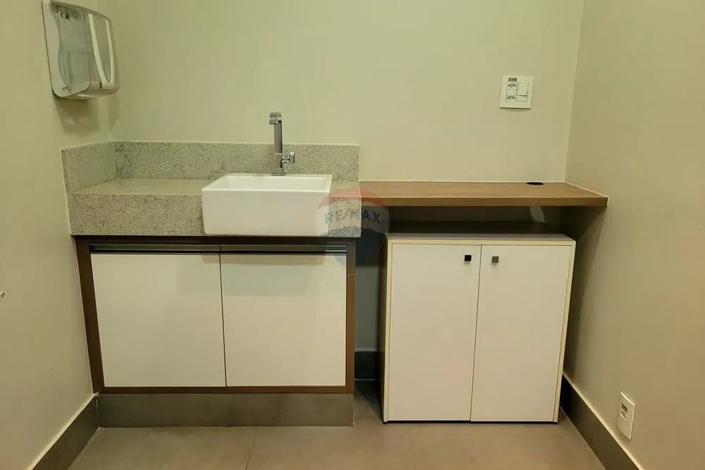 Aluga Sala Reformada e com Ar-Condicionado no Higienópolis Medical Center  32m²